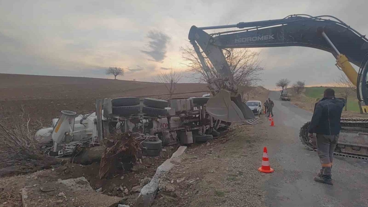 Adıyaman’da Beton Mikseri Devrildi