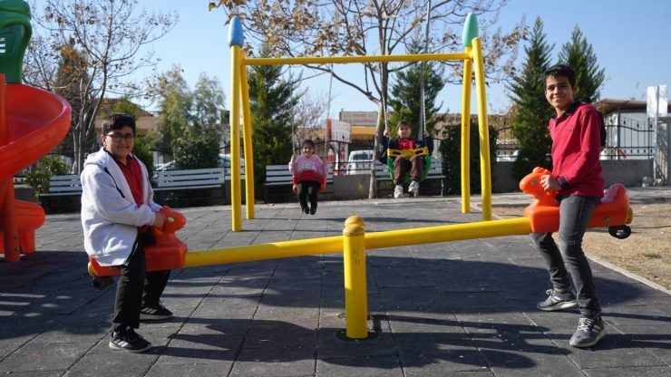 Adıyaman’da Park Ve Bahçelerin Onarımı Devam Ediyor