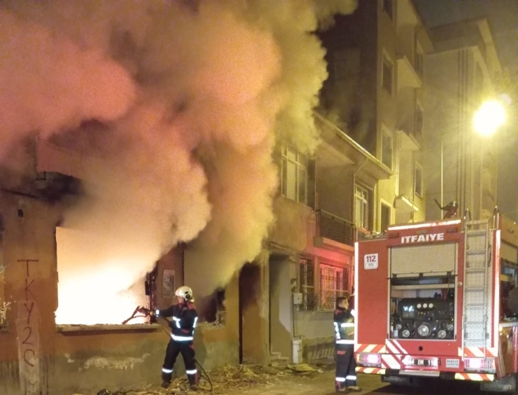 Malatya’da Metruk Binada Korkutan Yangın