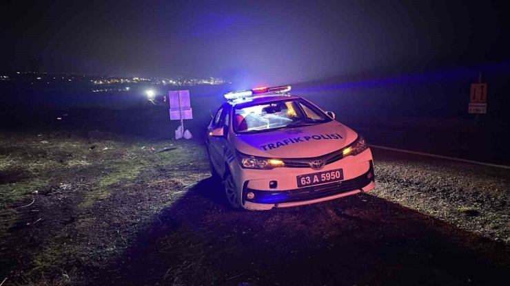 Şanlıurfa’da Kontrolden Çıkan Otomobil Şarampole Devrildi: 3 Yaralı