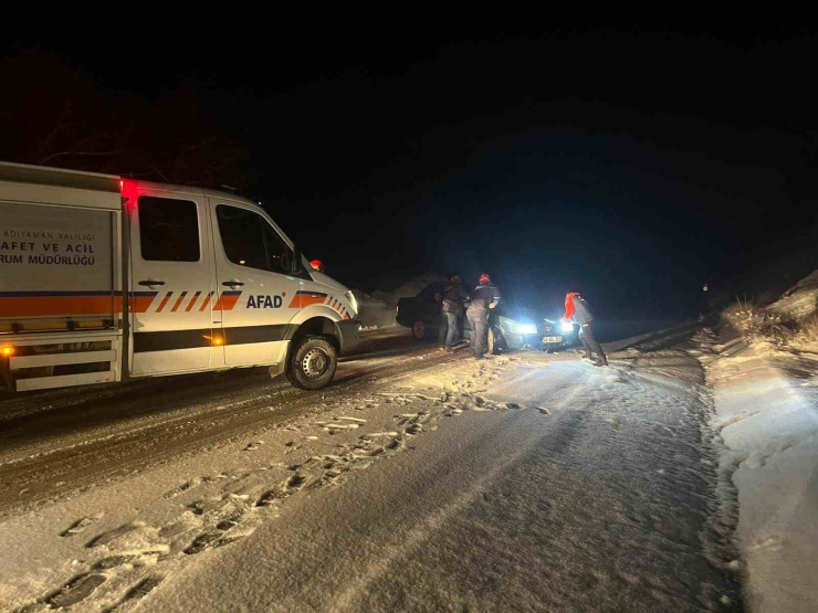 Adıyaman’da Kar Nedeniyle Yolda Mahsur Kalan 9 Kişi Kurtarıldı