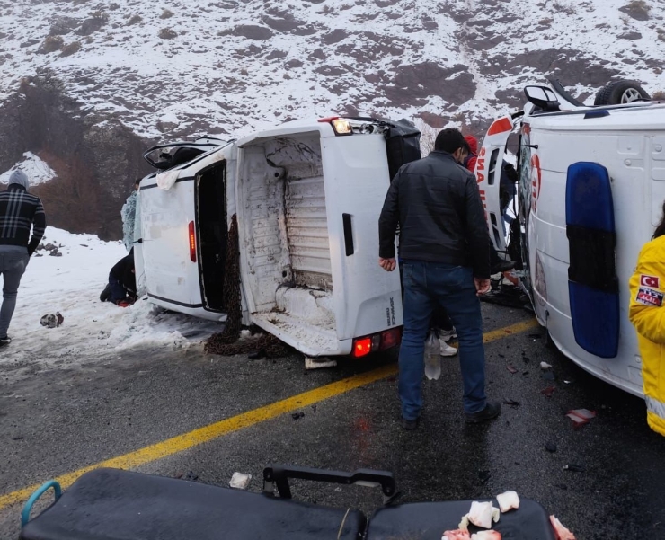 Malatya’da Ambulans İle Pikap Çarpıştı: 1’i Ağır 5 Yaralı