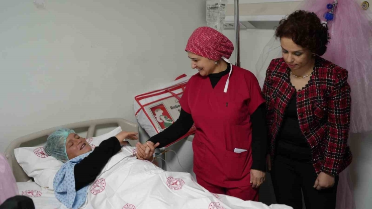 Gaziantep’te Yılın İlk Bebeği 00.02’de Dünyaya Geldi