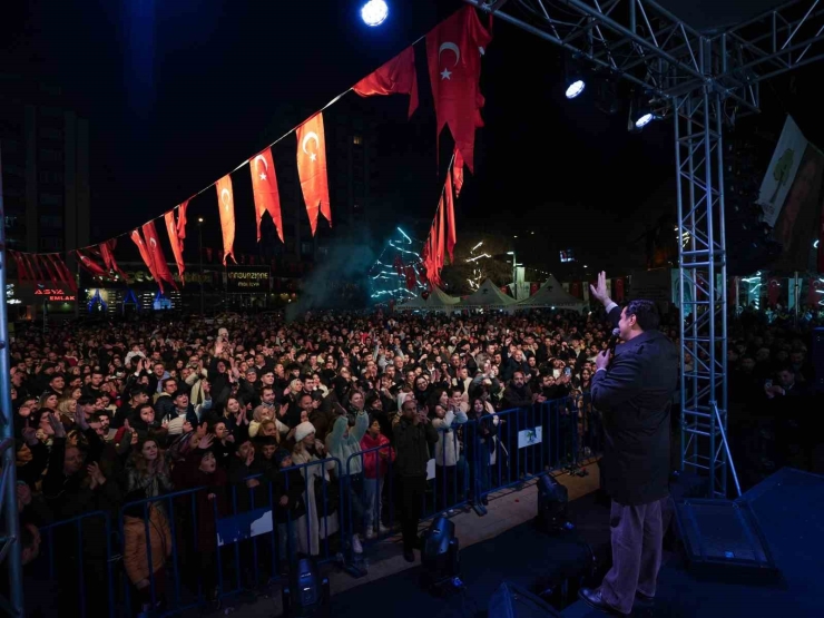 Şehitkamil Yeni Yıla Sokak Partisi İle Girdi