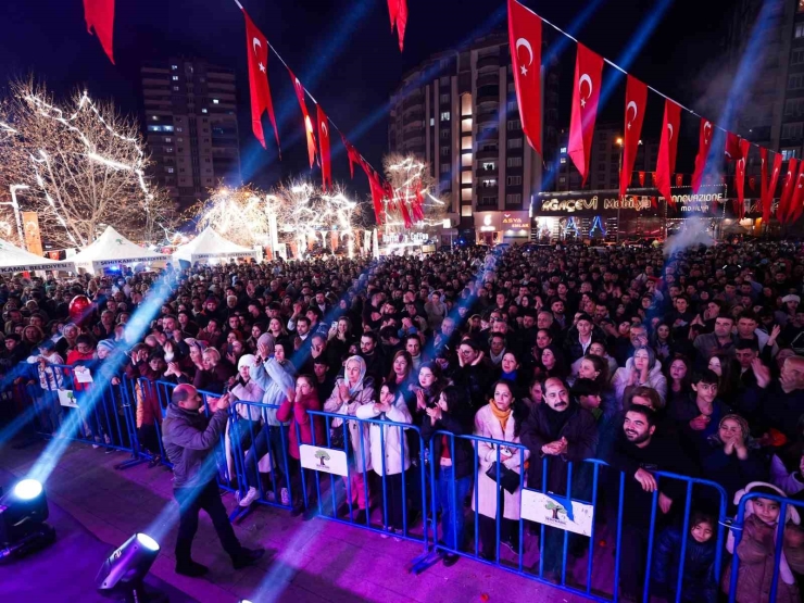 Şehitkamil Yeni Yıla Sokak Partisi İle Girdi