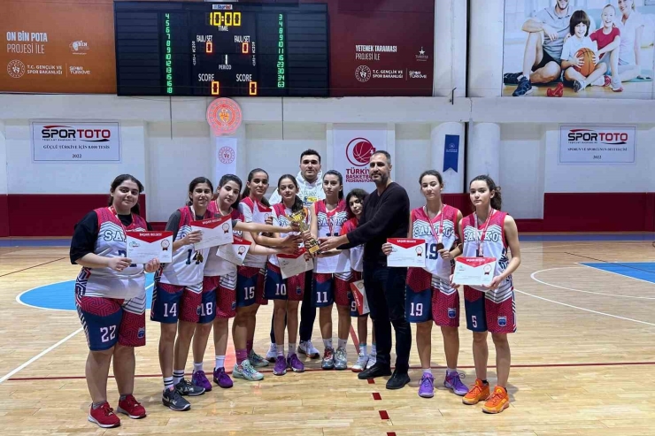 Sanko Okulları Basketbolda Şampiyon Oldu