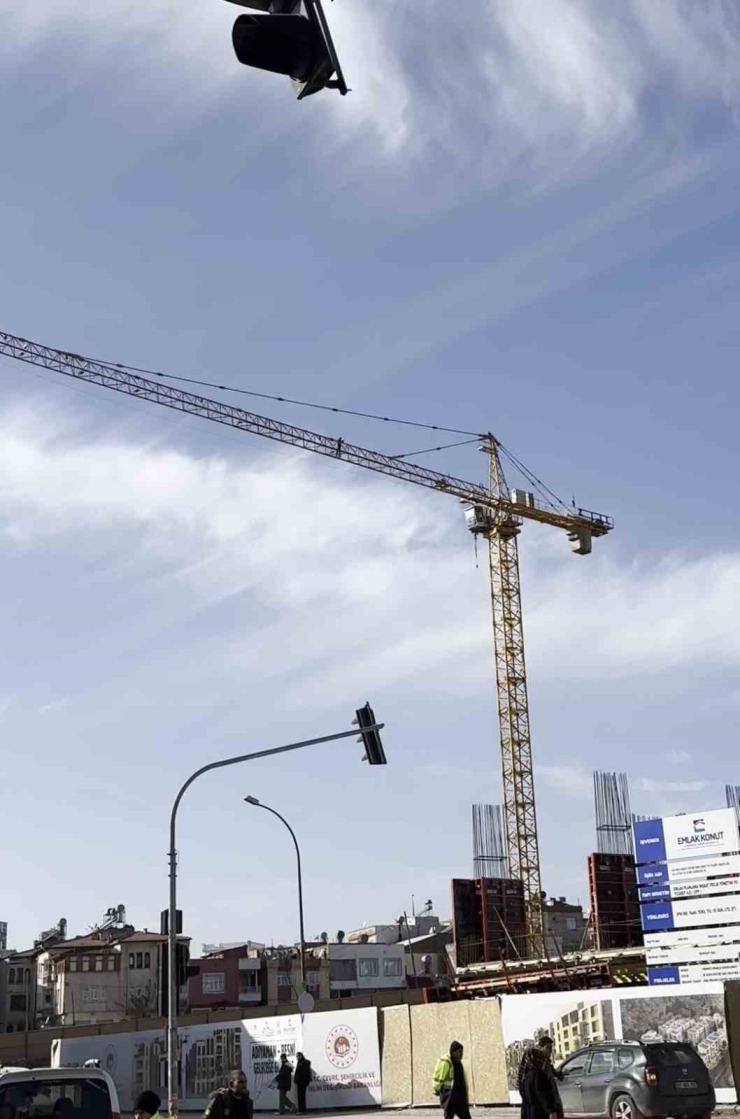 Kule Vincin Üzerine Çıkarak Canını Hiçe Saydı