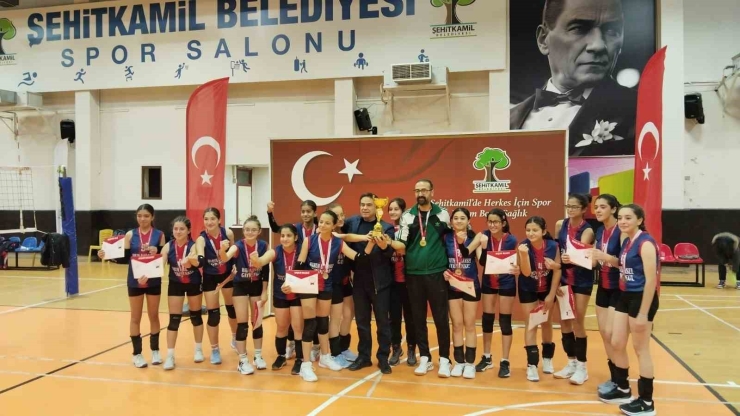 Şehitkamil’de Yıldız Kızlar Voleybol Turnuvası Sona Erdi