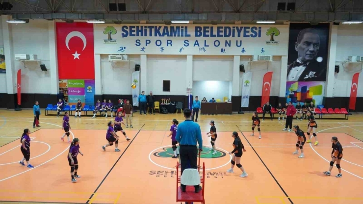 Şehitkamil’de Yıldız Kızlar Voleybol Turnuvası Sona Erdi