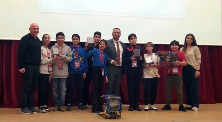 Sanko Okulları Vex Iq Robot Yarışması’ndan Dört Birincilikle Döndü