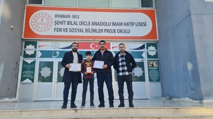 Dicleli Öğrenci, Ezan Okuma Yarışmasında Diyarbakır 1’incisi Oldu