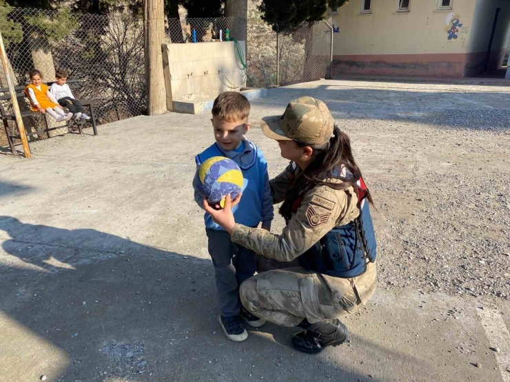 Jandarmadan 185 Öğrenciye Okul Güvenliği Eğitimi