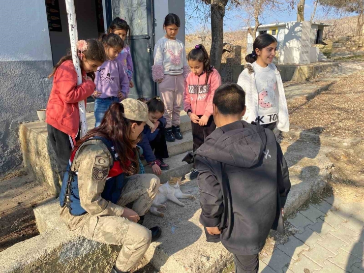 Jandarmadan 185 Öğrenciye Okul Güvenliği Eğitimi