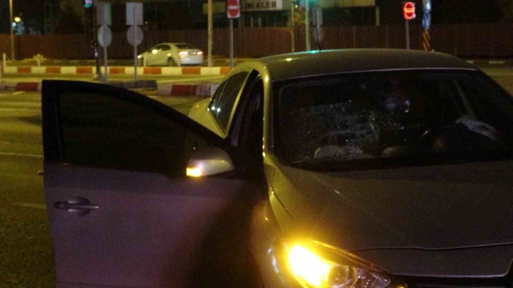 Malatya’da Hafif Ticari Araç Otomobille Çarpıştı: 2 Yaralı