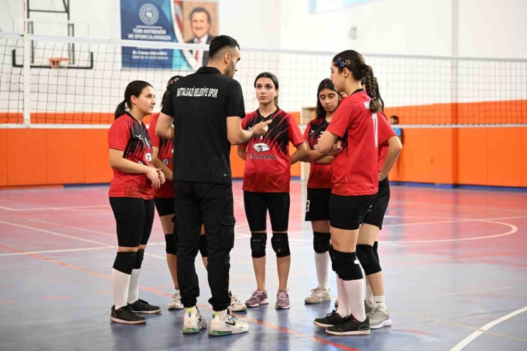 Battalgazi Yıldız Kızlar Voleybol Takımı, 3-0 Galip