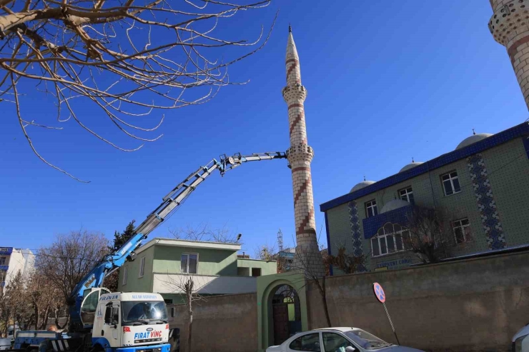 Minareye Takılan Baz İstasyonu 15 Yıl Sonra Kaldırıldı