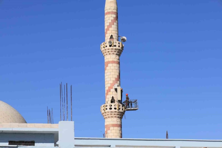 Minareye Takılan Baz İstasyonu 15 Yıl Sonra Kaldırıldı