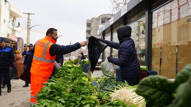 Belediyeden Pazar Esnafına Poşet Uygulaması