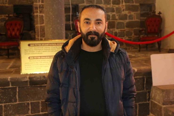 Diyarbakır’da Bulunan Kiliselere Yerli Yabancı Turist Akını