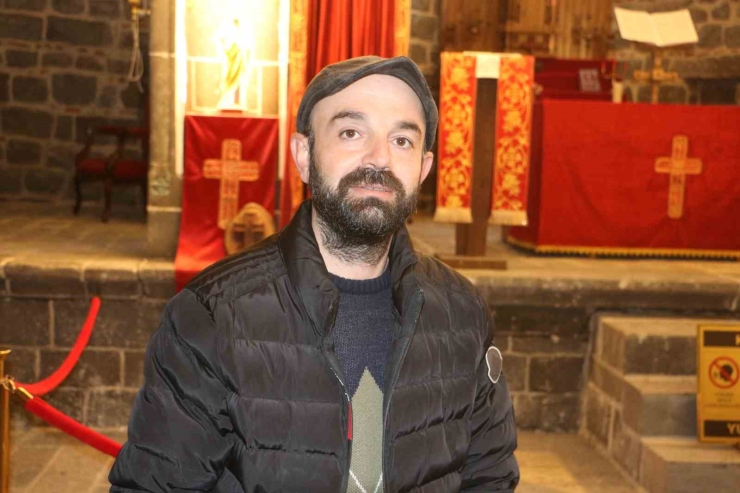 Diyarbakır’da Bulunan Kiliselere Yerli Yabancı Turist Akını