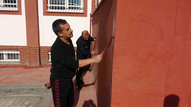 Fedakar Öğretmenler Ara Tatili Okulda Çalışarak Geçirdi