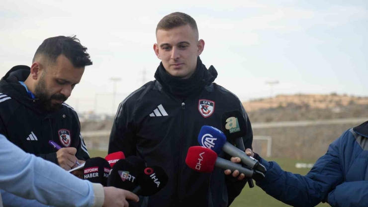 Kacper Kozlowski: "galatasaray’a Karşı 3 Puan Almak İçin Sahaya Çıkacağız"