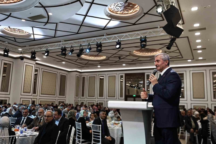 Umre’den Dönen Öğrenciler Ve Aileleri Protokol İle Yemekte Buluştu