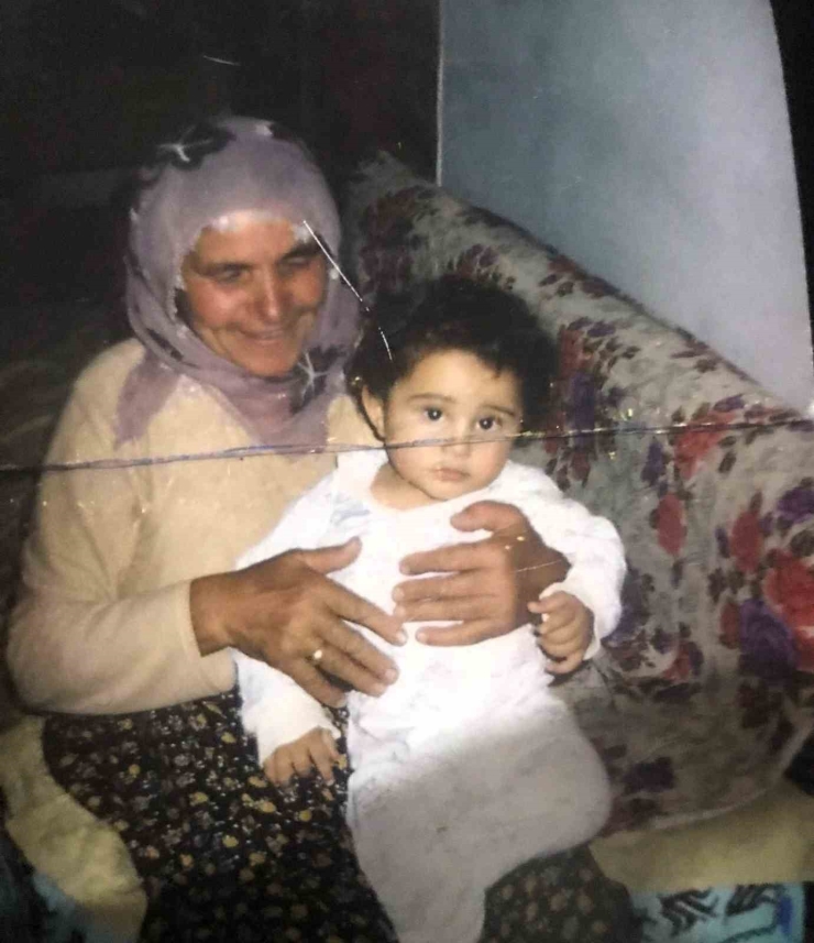 Depremde Şans Eseri Hayatta Kaldı, Kardeşi Ve Babaannesini Kaybetti