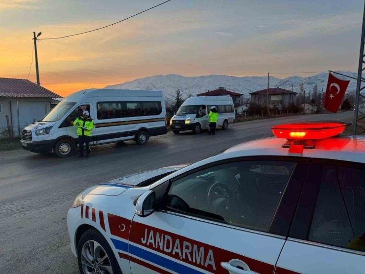 Malatya’da Jandarmadan Servis Araçlarına Denetim