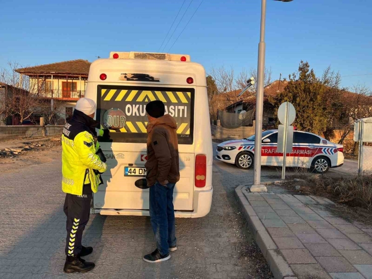 Malatya’da Jandarmadan Servis Araçlarına Denetim