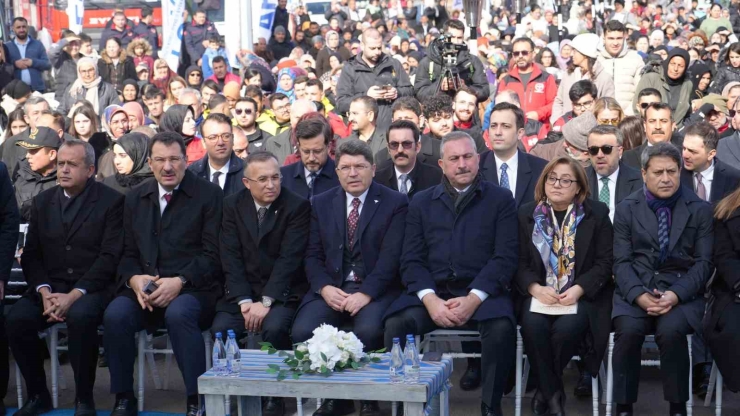 Bakan Tunç: "cumhurbaşkanımız Her Kabine Toplantısında Bize Deprem Bölgesini Sordu"