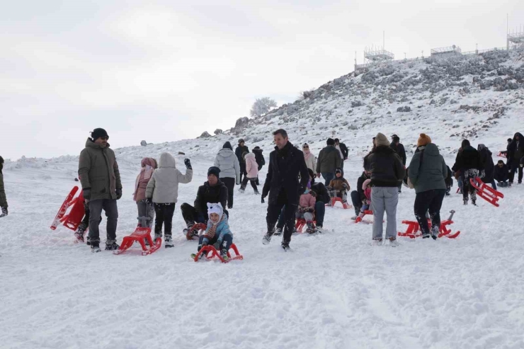 Karacadağ Kayak Merkezi Sezonu Açtı