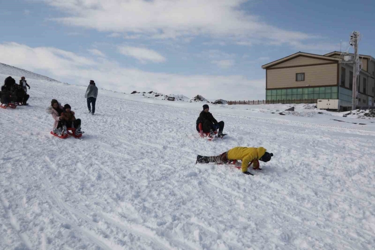 Karacadağ Kayak Merkezi Sezonu Açtı