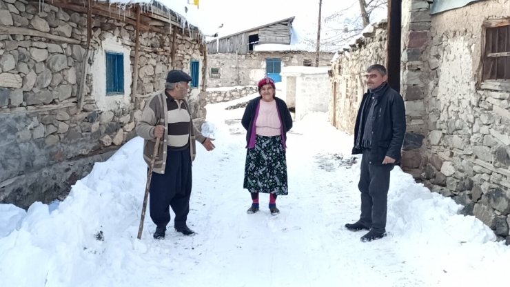 Malatya’da Kar Kalınlığı 1 Metreyi Geçti, Zorlu Mücadele Dronla Görüntülendi