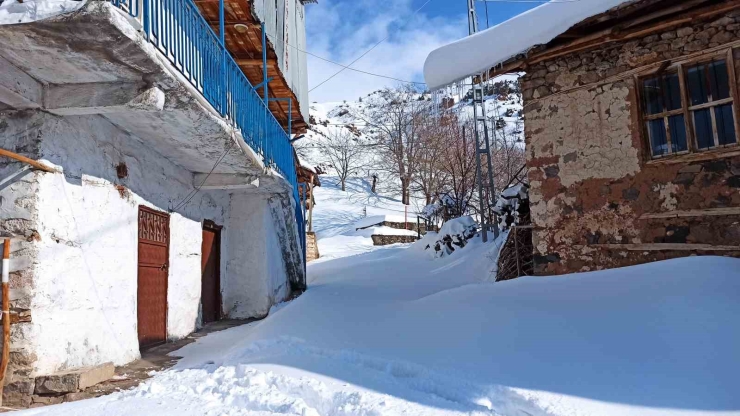 Arapgir’de Kar Geçit Vermiyor