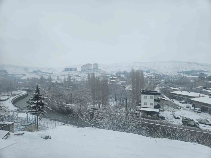 Darende’de Kar Yağışı Sonrası Kartpostallık Görüntüler Oluştu