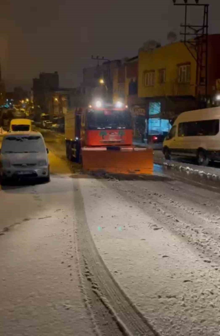 Şehitkamil Belediyesi 750 Personel, 120 Araçla Kar Yağışına Karşı Teyakkuzda