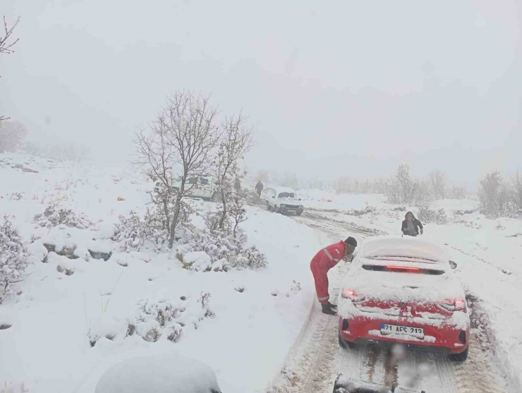 Eğil Belediyesi, Hastaneye Ulaşamayan Vatandaş İçin Seferber Oldu