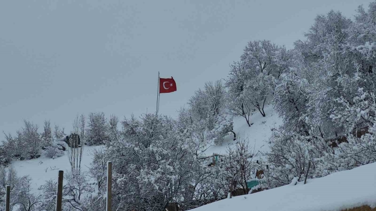 Adıyaman’da Kar Yağışıyla Kartpostallık Görüntüler Ortaya Çıktı