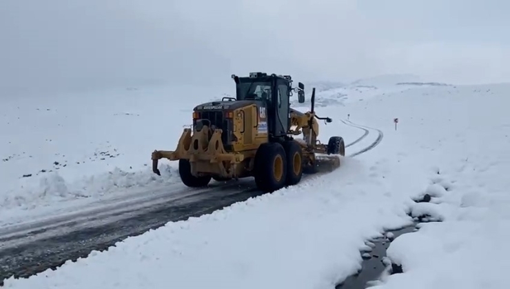 Diyarbakır’da Kar Yağışı Nedeniyle Kapanan 216 Yol Ulaşıma Açıldı