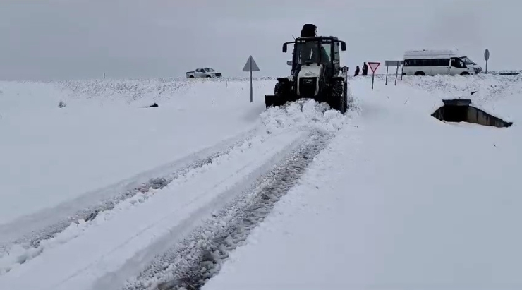 Diyarbakır’da Kar Yağışı Nedeniyle Kapanan 216 Yol Ulaşıma Açıldı