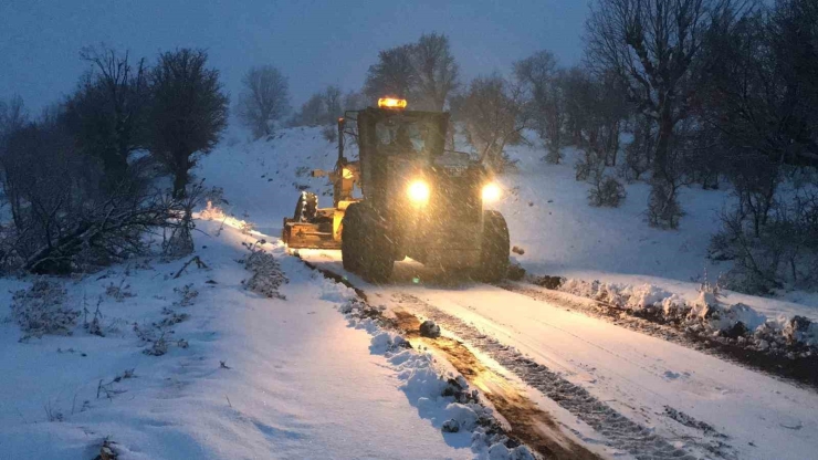 Diyarbakır’da Kar Yağışı Nedeniyle Kapanan 216 Yol Ulaşıma Açıldı