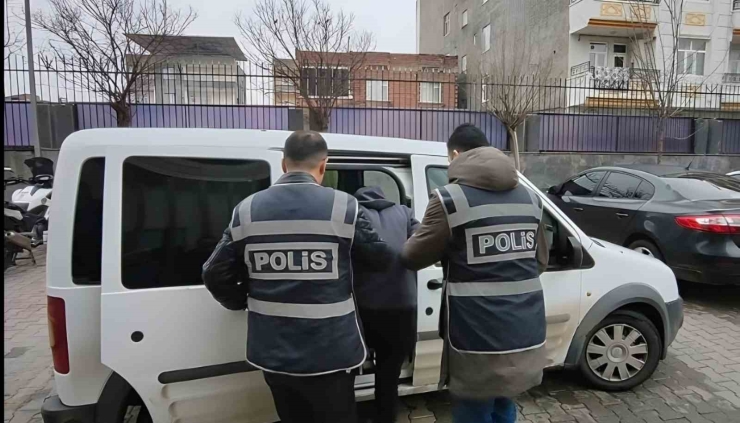 Diyarbakır’da Kadın Kıyafetiyle Hırsızlık Yapan Erkek Şüpheli Yakalandı