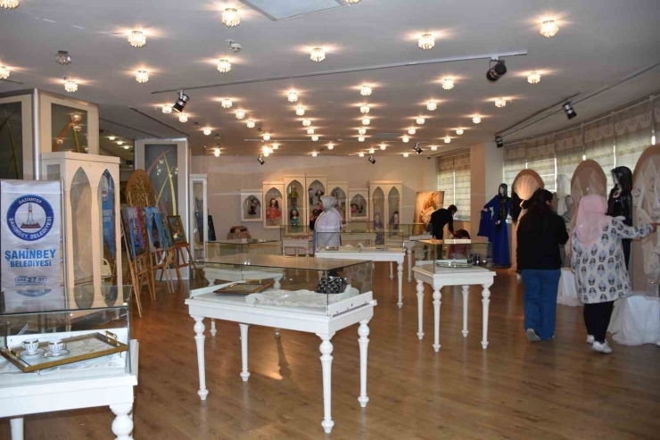 Şahinbey’de Kursiyerler El İşi Göz Nuru Eserlerini Sergiledi