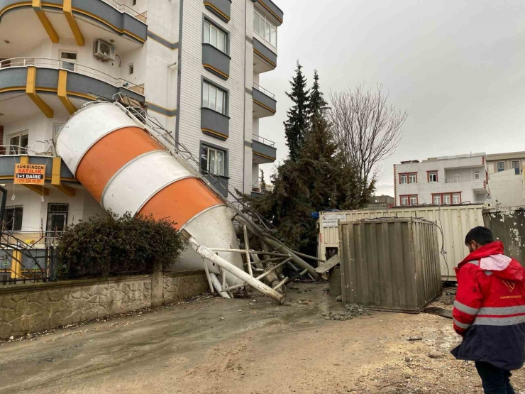 Adıyaman’da Beton Silosu Devrildi