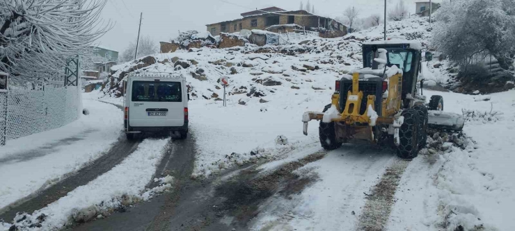 Diyarbakır’da Kardan Kapanan 439 Kilometrelik Yol Ulaşıma Açıldı