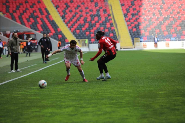 Trendyol Süper Lig: Gaziantep Fk: 1 - Sivasspor: 1 (ilk Yarı)