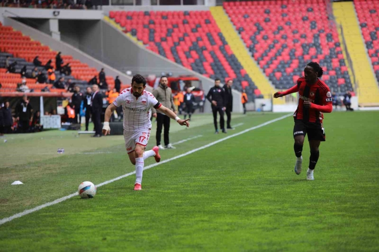 Trendyol Süper Lig: Gaziantep Fk: 1 - Sivasspor: 1 (ilk Yarı)