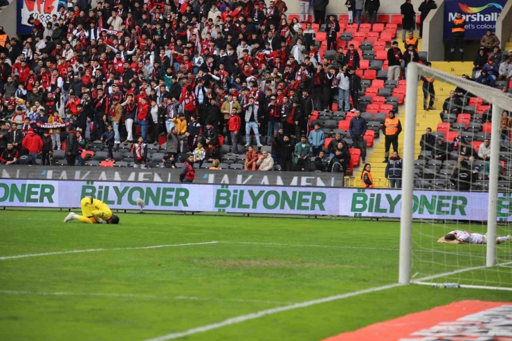 Trendyol Süper Lig: Gaziantep Fk: 1 - Sivasspor: 1 (ilk Yarı)