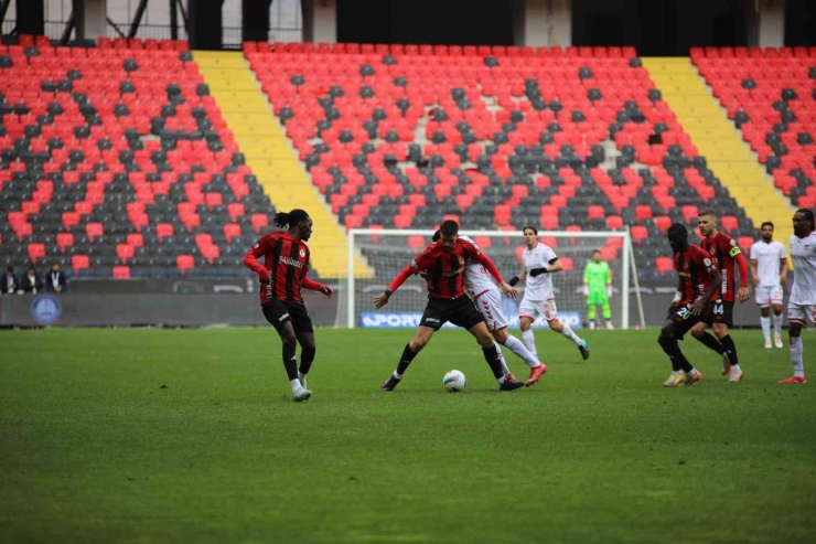 Trendyol Süper Lig: Gaziantep Fk: 1 - Sivasspor: 1 (ilk Yarı)